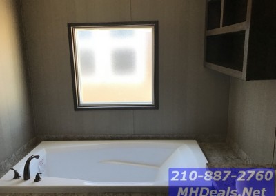 Soaking tub 3 bed 2 bath new singlewide with storage