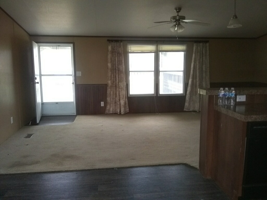 used manufactured home move in ready in a park in Victoria Texas